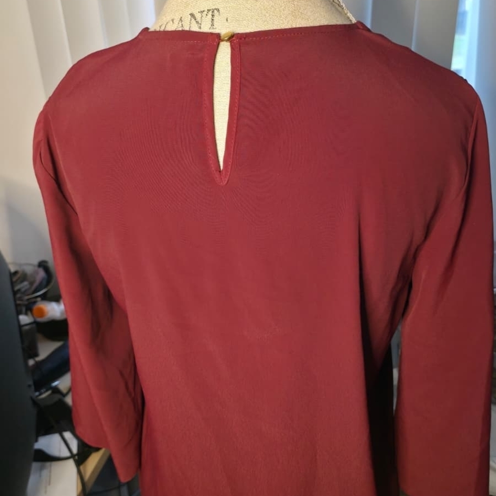 Knot-Front Keyhole Blouse in Burgundy - Picture 7 of 8
